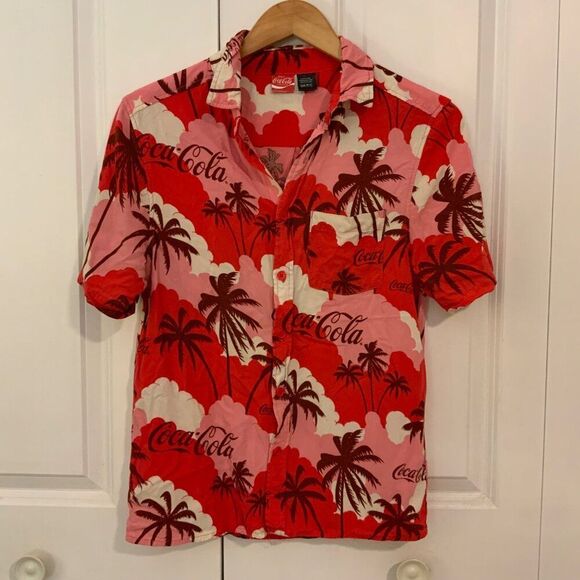 Coca-Cola Women’s Hawaiian Red Pink Button-Up Collared Short Sleeve Rayon Shirt - Picture 1 of 10